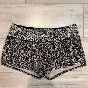 Lululemon Speed Up 4’ Black and White Spotted Shorts